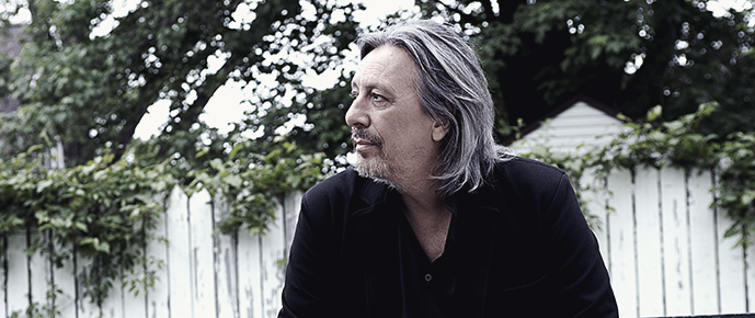 Serge Fiori: Between light and dark grey