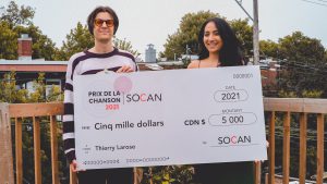 Thierry Larose, récipiendaire du Prix de la chanson SOCAN 2021 et Sara Dendane, responsable A&R pour la SOCAN.