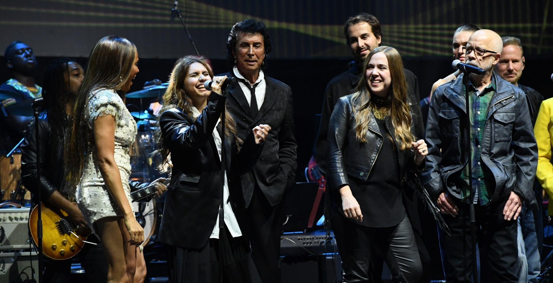 Bryan Adams, Jim Vallance, David Foster, Alanis Morissette, Daniel Lavoie inducted into Canadian Songwriters Hall of Fame