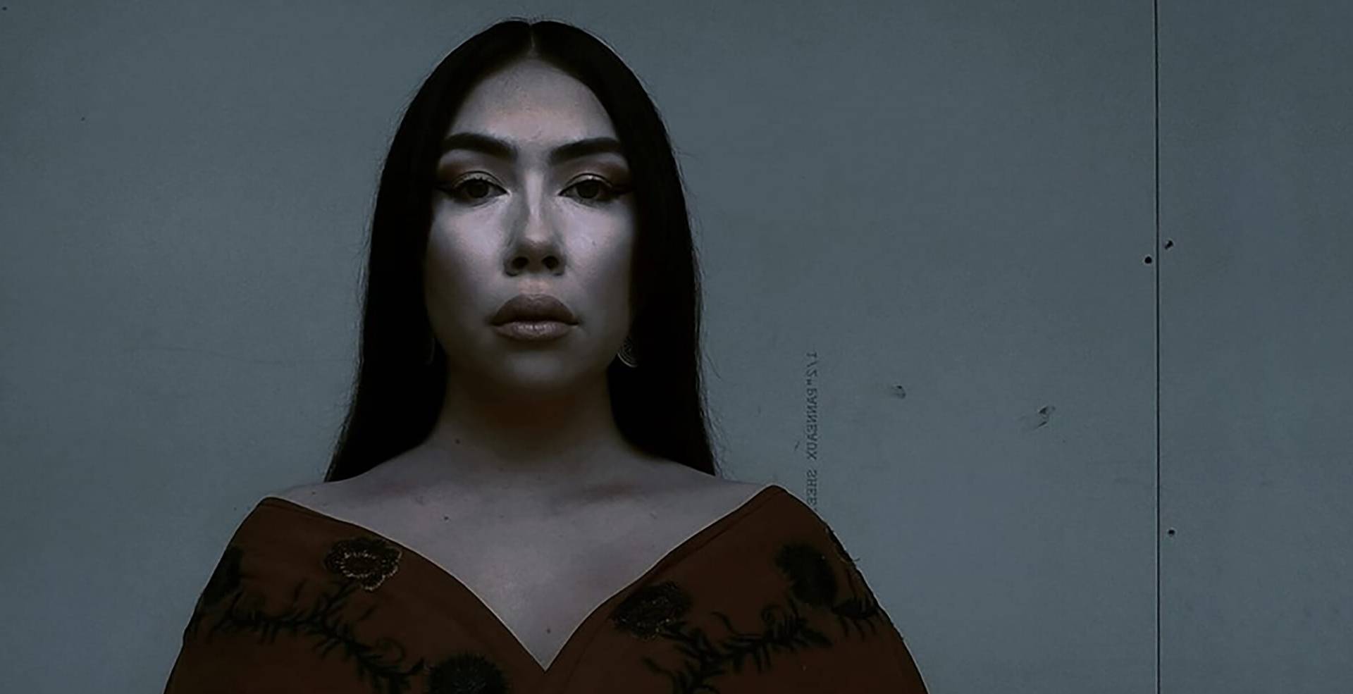 Anachnid: She sings with wolves