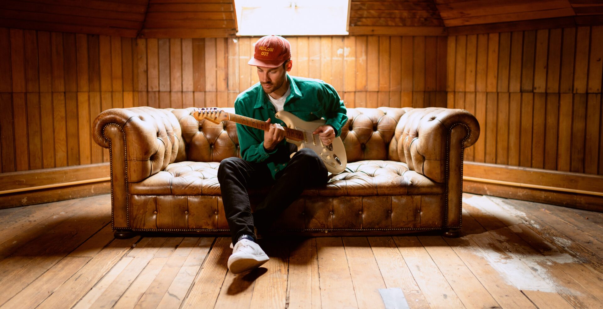 Vandelux: Hedge fund COO becomes full-time singer-songwriter