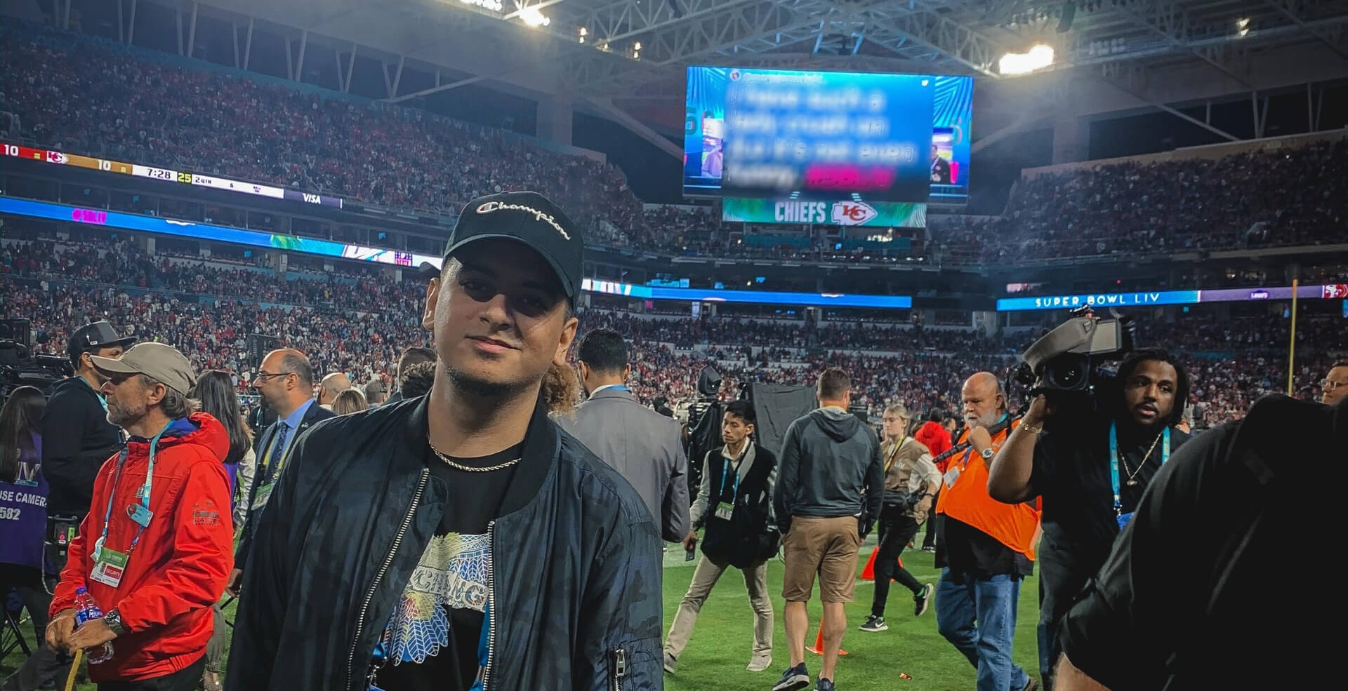 AC Vasquez collabore avec Shakira au Super Bowl
