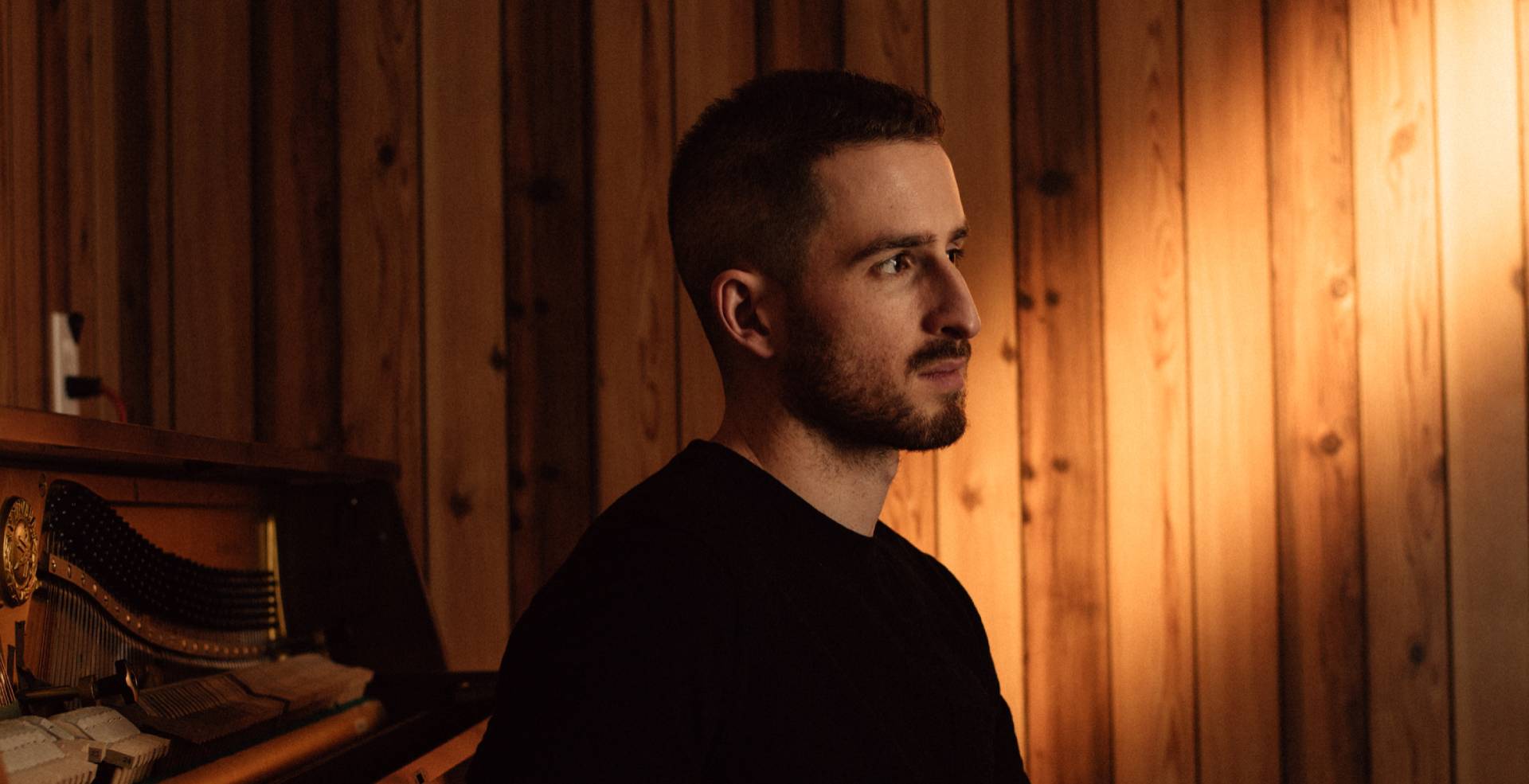 Luca Fogale passe ses journées au piano