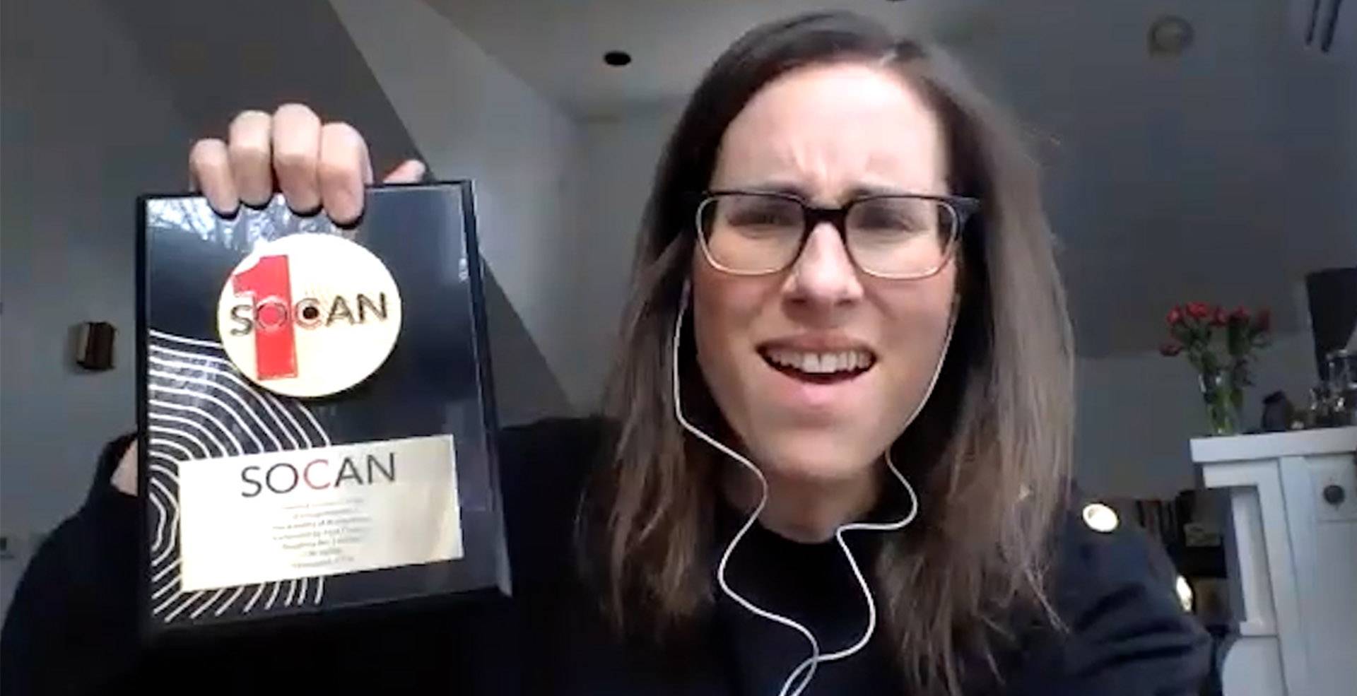 “Top Secrets”: La SOCAN remet un Prix No. 1 SOCAN à Rose Cousins