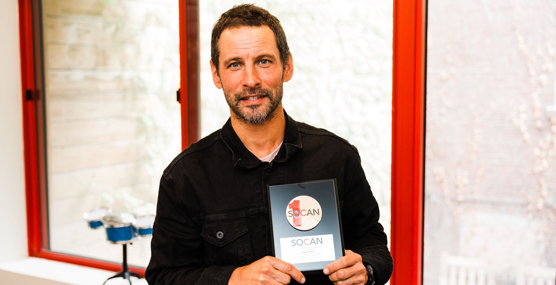 La SOCAN remet un Prix No. 1 à Sam Roberts